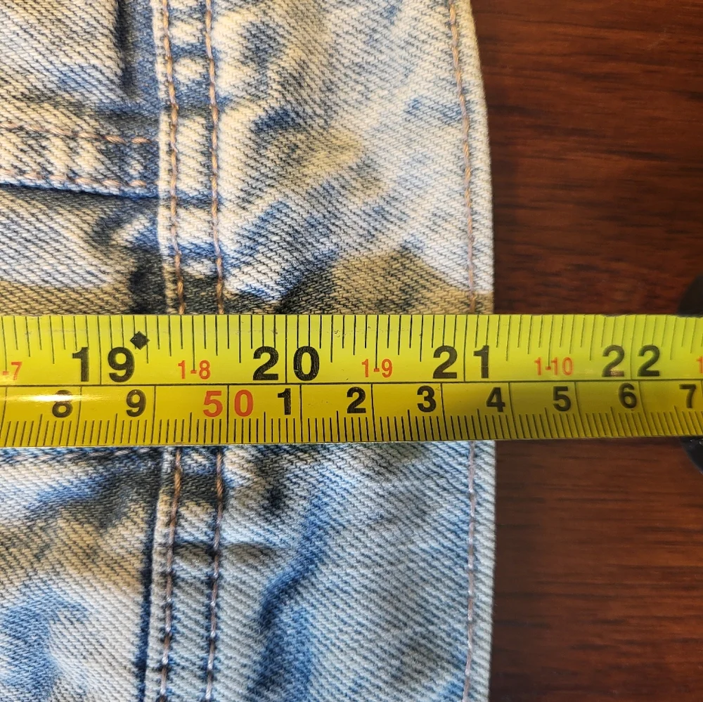 Old Navy Women's Size Medium Light Wash Button Up Distressed Denim Jean Jacket